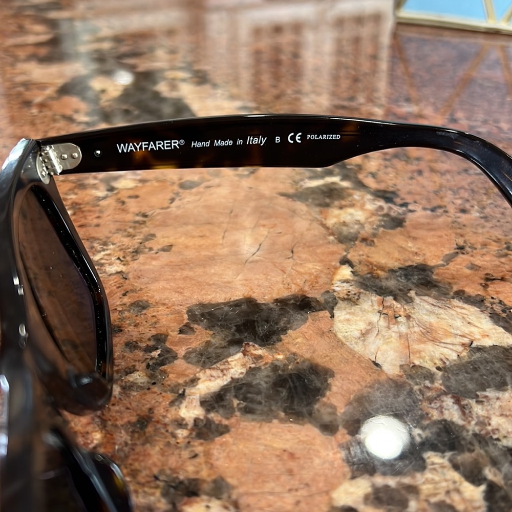 Women’s Wayfarer Ray Ban Polarized Sunglasses - Picture 4 of 9